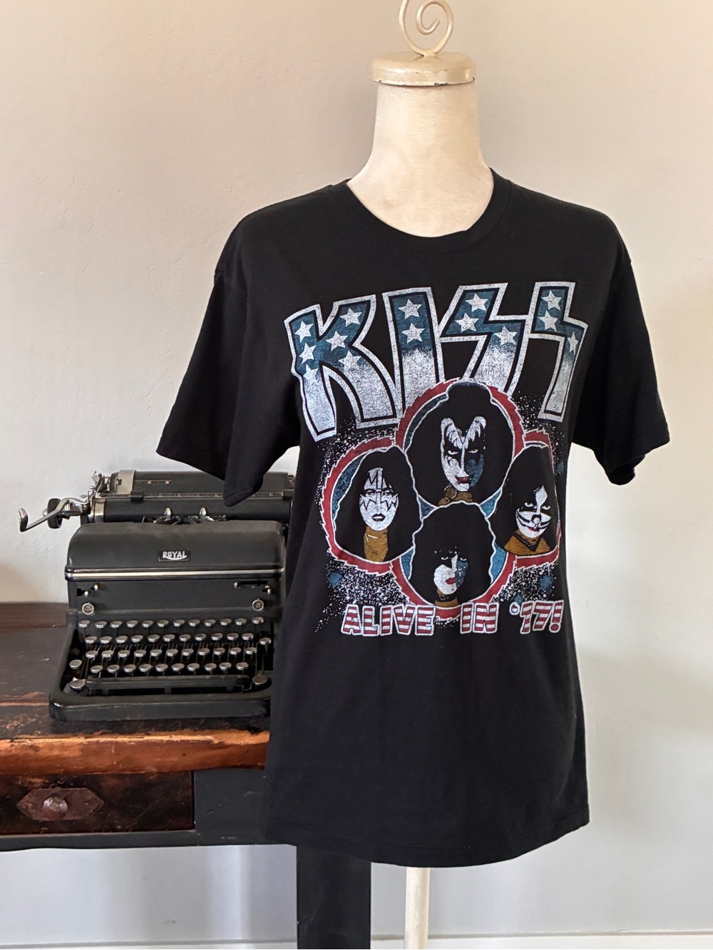 KISS "Alive in '75" Band Graphic T-Shirt in Black - Size Medium